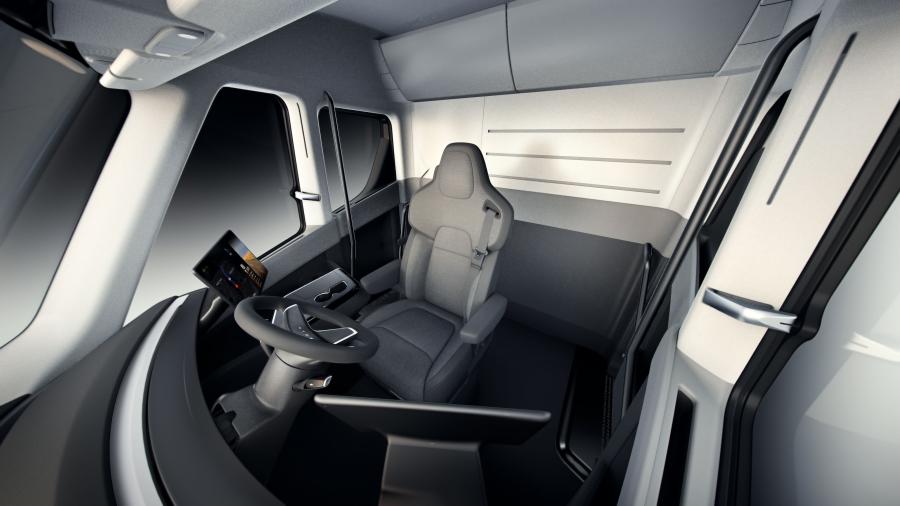 Интерьер Tesla Semi 2018 года  (фото 2 из 13)